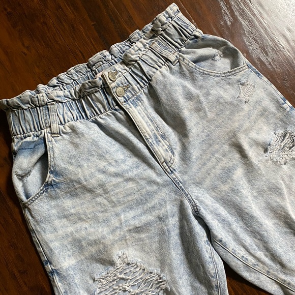 SO Acid Wash High Rise Mom Jean Size 15/32w - Picture 5 of 11